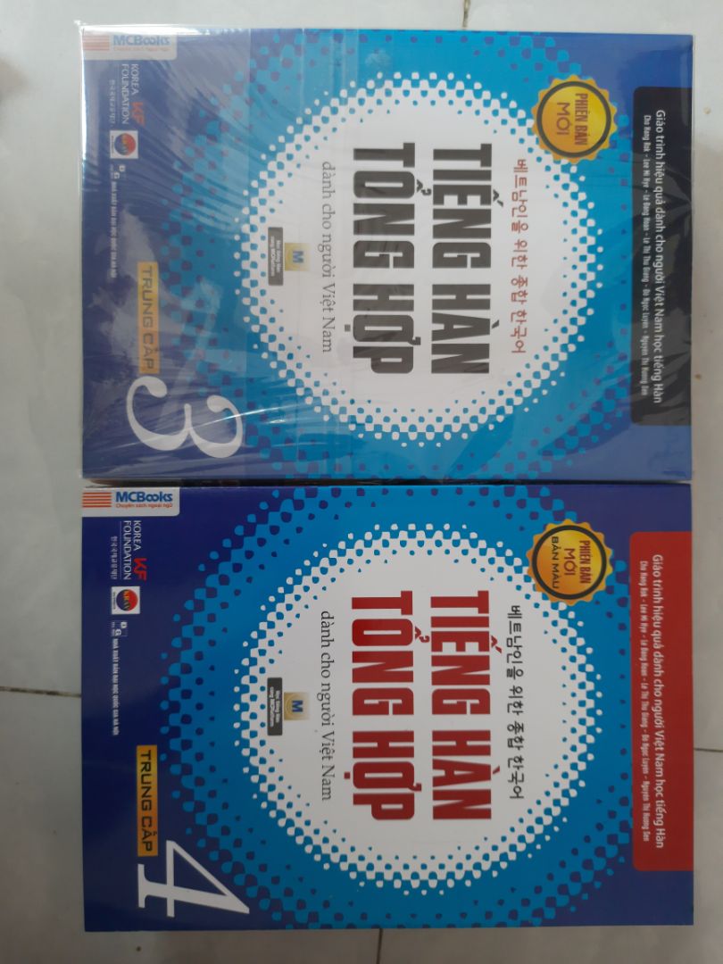 đợt sale 55% nên chốt luôn hết bộ, trước sau gì cũng phải học tới, sách mới, màu đẹp, tiki không làm bạn thất vọng