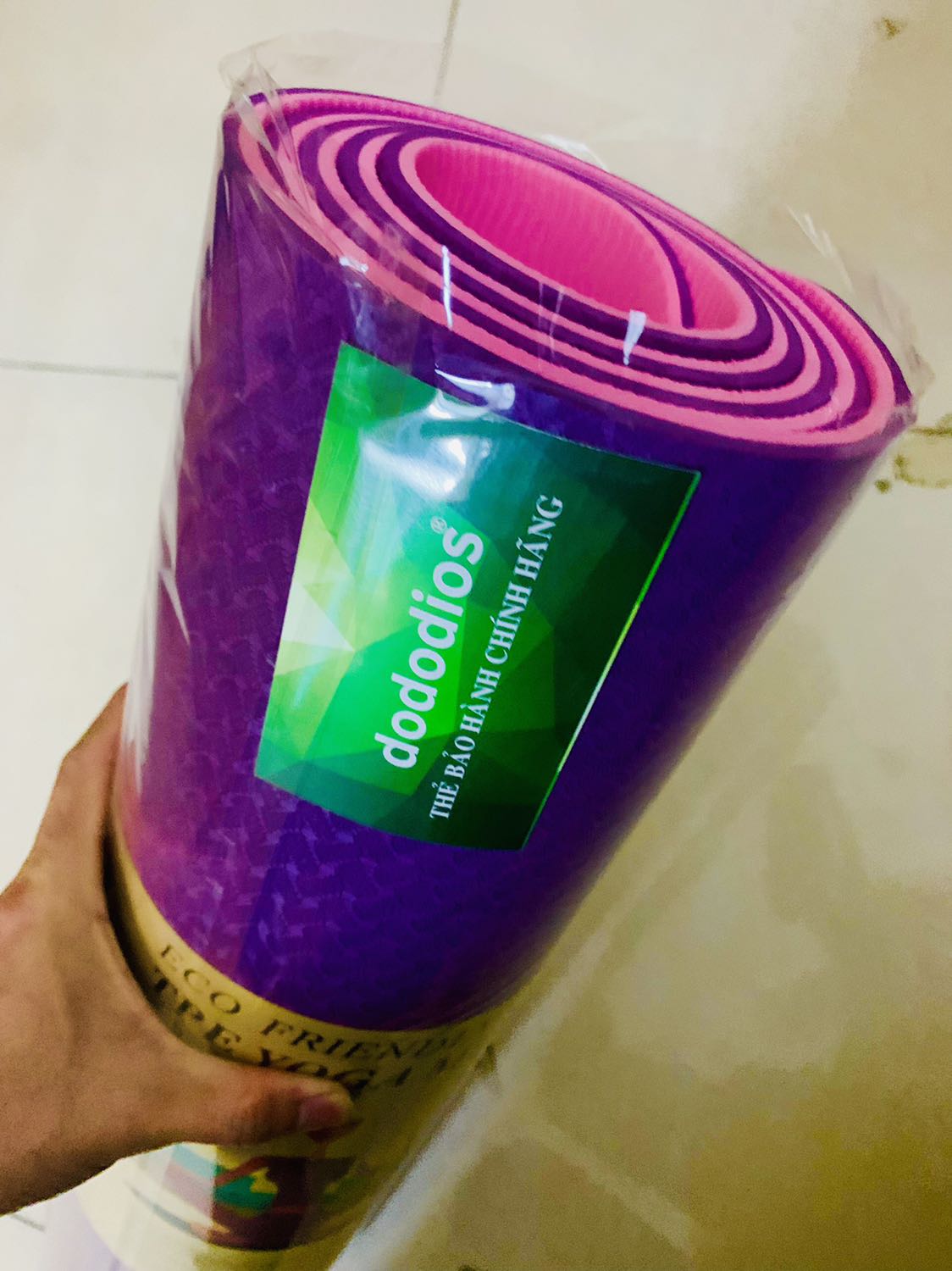 Mua 2 cái thảm mà cái nào cũng ưng. Cho người iu 1 chiếc, mình 1 chiếc híhi
Tập gym sướng, êm, dày dặn mà shop cũng hỏi han sau khi nhận được hàng nên thấy rất ok vì chăm sóc khách hàng như vậy là phải rùi
Đầu tiên được cái dây tặng ko biết dùng loay hoay mãi mới ra là để thòng 2 đầu
Nói chung vì store quan tâm khách nên review có tâm lại thui. Có qua lại sau nay nhớ giảm mình nếu mình giới thịu cho nhé