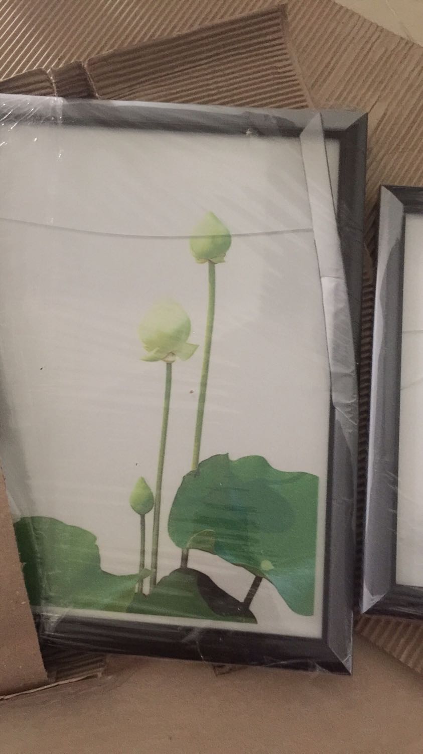 Tranh đẹp, vừa nhận hàng xong. Nhưng tiếc là kính lại bị vỡ như thế này. Tiki sẽ đổi hàng chứ? Tranh đẹp, vừa nhận hàng xong. Nhưng tiếc là kính lại bị vỡ như thế này. Tiki sẽ đổi hàng chứ?