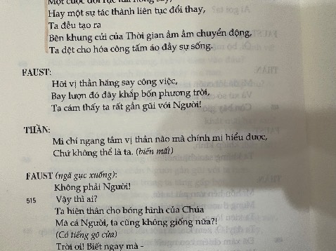 Vừa khít đồ bọc sách luôn. Đoạn đầu khá hài đó, kiểu con quỷ lịch thiệp và nhà thông thái mỏ hỗn :)))))