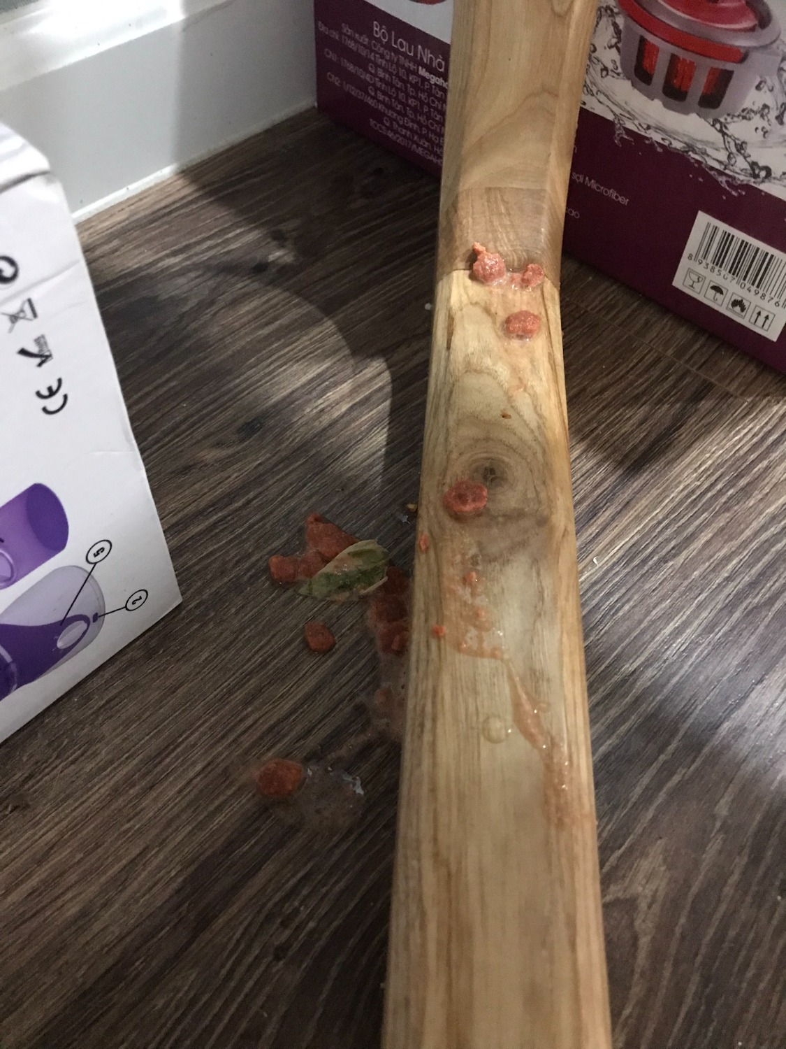 Nhà mình có 7 bé mèo lận, để dự trữ đủ cho các bé ăn trong Tết, mình đã mua 1 lần 2 bao 7kg luôn. Không hiểu sao các bé ăn bị nôn mửa liên tục nhiều lần. Các bé đã ăn hết nửa bao mình cho ngưng luôn không dám cho ăn tiếp, giờ còn 1 bao nguyên seal mình để đó đợi hết Tết vào Tiki đổi giúp mình hiệu khác hoặc hoàn tiền lại bao mới còn lại giúp mình.