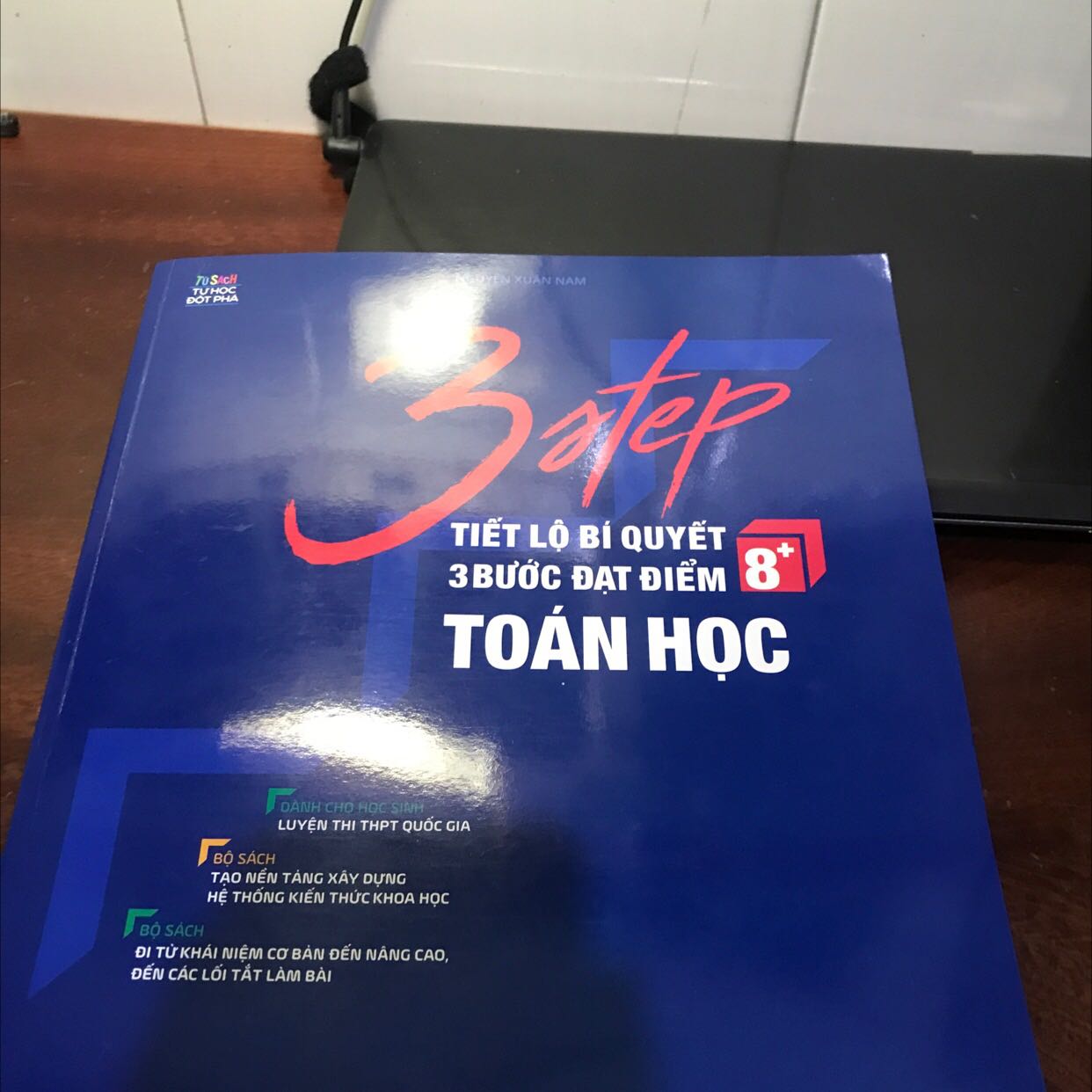 Sách nội dung chi tiết, đủ các dạng bài cho từng chuyên đề, mình đã học được vài chủ đề trong sách kết hợp với bài giảng trên youtube rất hiệu quả luôn, hy vọng sẽ có một kỳ học 12 thật nhiều thành công, cảm ơn Megabook nhiều