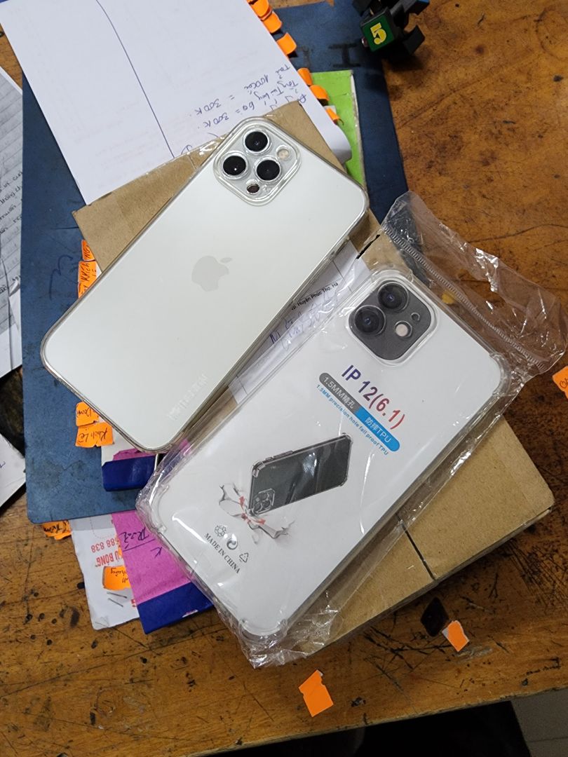 tôi mua 12pro mà lại gửi 12 là sao? vậy ốp sao dx vào máy 12pro đây