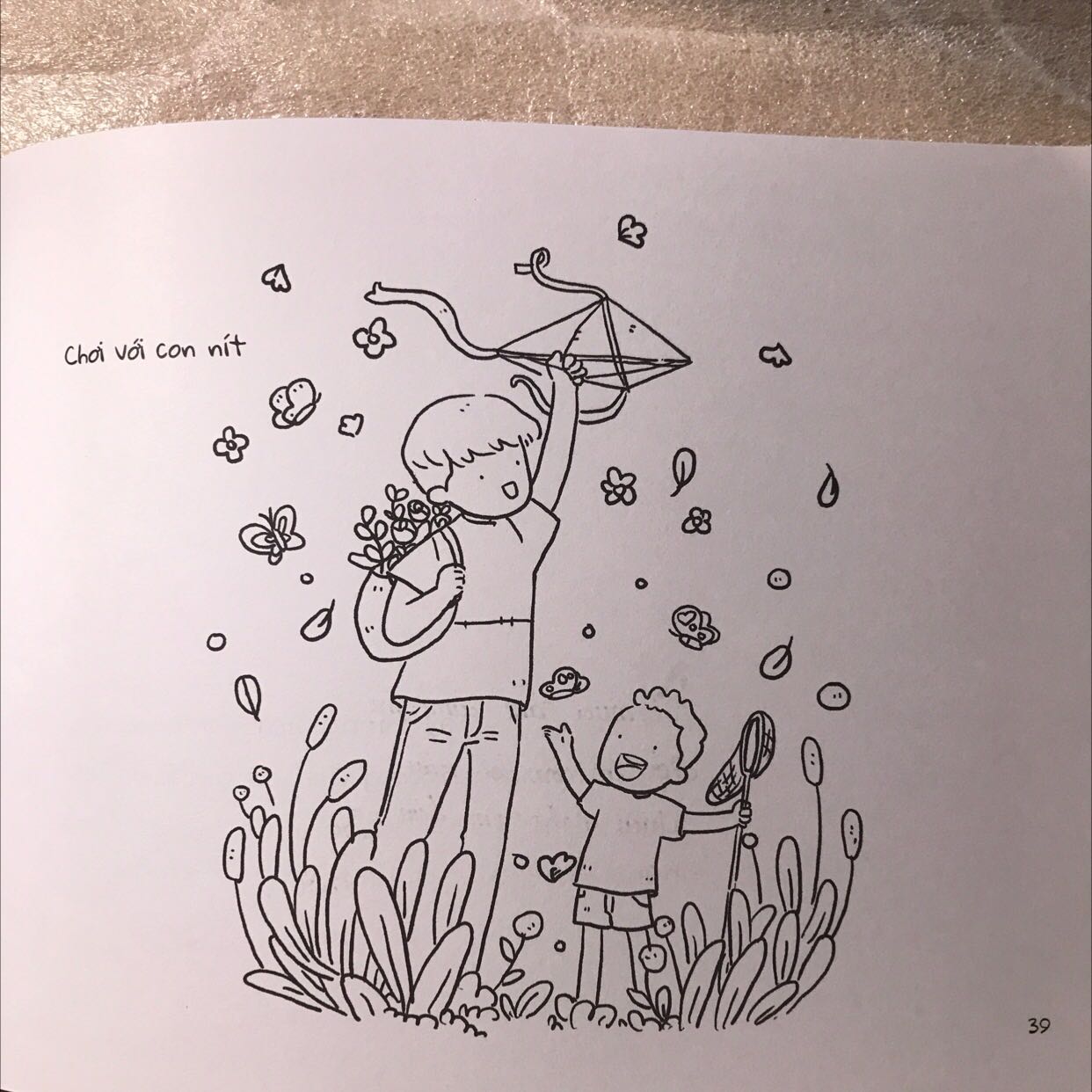 Mê anh Kulzsc từ hồi ảnh còn ở Pháp, nên ảnh ra sách gì thì mình hốt luôn. Sách của anh này rất ý nghĩa, cuốn này thì kết hợp tô màu (màu nước, màu chì, màu sáp… đều được do chất lượng giấy giày, tốt) với mấy câu nói khiến mình cảm thấy vỗ về, an ủi, truyền thêm động lực. Mua về xả stress thì khỏi chê, mà cho trẻ con học tô màu cũng được luôn nha!