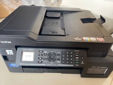 Máy in tốt, phun mực đều, sắc nét 
Trọng lượng khoảng 5kg, cũng tương đối gọn nhẹ 
Màn hinh Điều khiển tích hợp hướng dẫn nên thuận lợi cho thao tác đầu tiên 
Tiki giao hàng nhanh, đóng gói cẩn thận