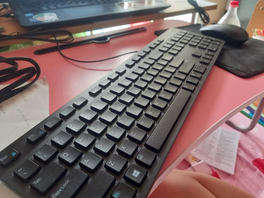 *** thử với máy khá mượt hihi. xài lâu sẽ rõ hơn. bàn phím gọn, đẹp, chữ hoặc ký tự không rõ như trên laptop nhưng mình nghĩ không sao. giao hàng nhanh, bọc đồ chắc chắn. sản phẩm k có xây xát gì cả.