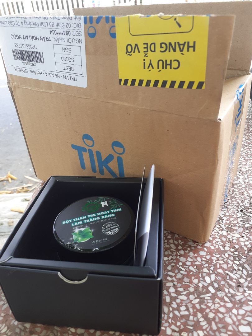 đóng gói cẩn thận, giao hàng nhanh trước dự tính. Cứ ngỡ là tới Thứ 3 mới có hàng nhưng mới Chủ nhật thì hàng đã về. Hương bạc hà thơm mát. Chất lượng sản phẩm chưa biết vì chưa sử dụng. nói chung về hình thức là TUYỆT VỜI. Sẽ tiếp tục ủng hộ