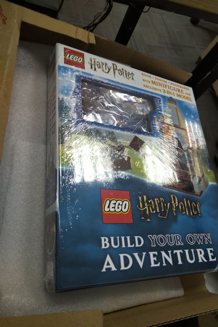 sách đẹp có kèm lego, đc bọc rất cẩn thận