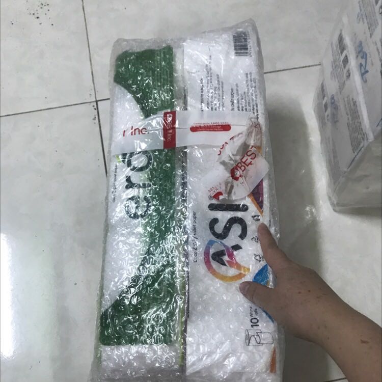 Giấy không đẹp, gói nhỏ, mỏng. Với giá tiền như thế khi mua 2 bịch có thể mua được 1 bịch giấy xịn. 
Thật tiếc khi mua giấy này Giấy không đẹp, gói nhỏ, mỏng. Với giá tiền như thế khi mua 2 bịch có thể mua được 1 bịch giấy xịn. 
Thật tiếc khi mua giấy này