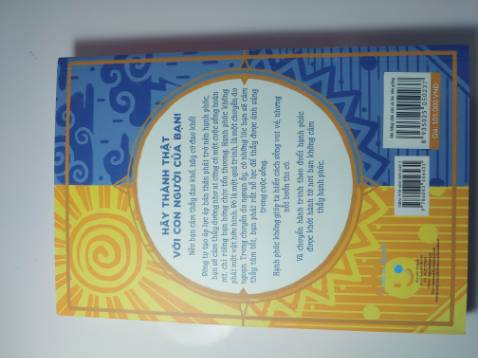 sách được giao nhanh,đóng gói ok.Bìa sách đẹp,chữ rõ ràng k bị nhòe.Nội dung sách này mang lại rất hay rất đáng để đọc.Điểm trừ duy nhất là bên khâu xử lý của shop lúc giao cho khách kiểm tra k kĩ dẫn đến sản phẩm khách nhận về có chỗ móp méo