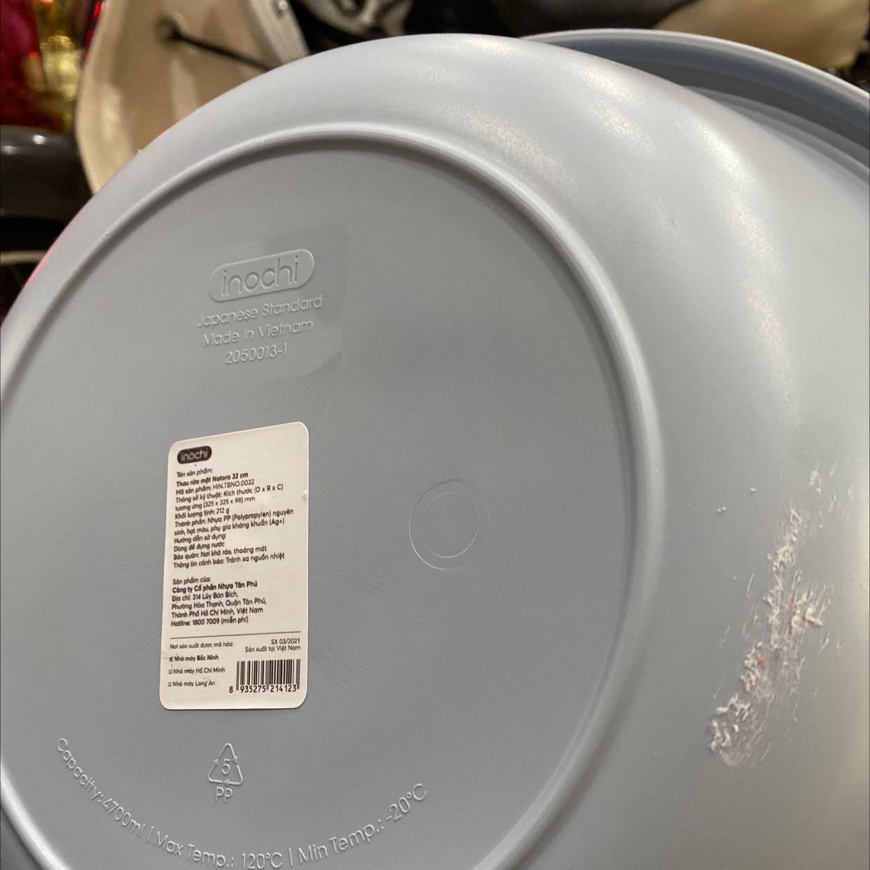 Hàng giao bị trầy lỗi - không hài lòng