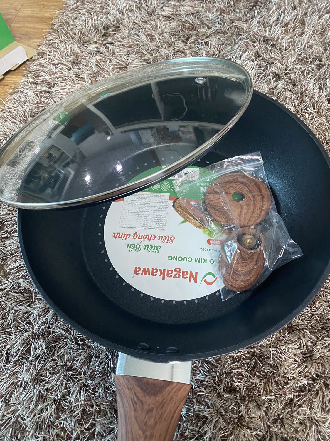 Hàng đẹp như hình, chảo rất đẹp, nhưng chưa nấu nên chưa biết, giao hàng rất nhanh, ship thân thiện