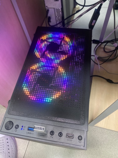 Quạt mát, đẹp, đầy đủ ốc, dễ gắn