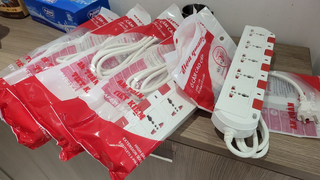 Sản phẩm đúng mô tả, giá cả ok. Thuộc Tiki Trading nên có xuất hóa đơn.
Nút bấm có vẻ lơi xíu nhưng chắc kiểu nó vậy, bấm cạch cạch rất chắc chắn.
Giao nhanh, đặt giao trong 2 ngày cùng HCM.