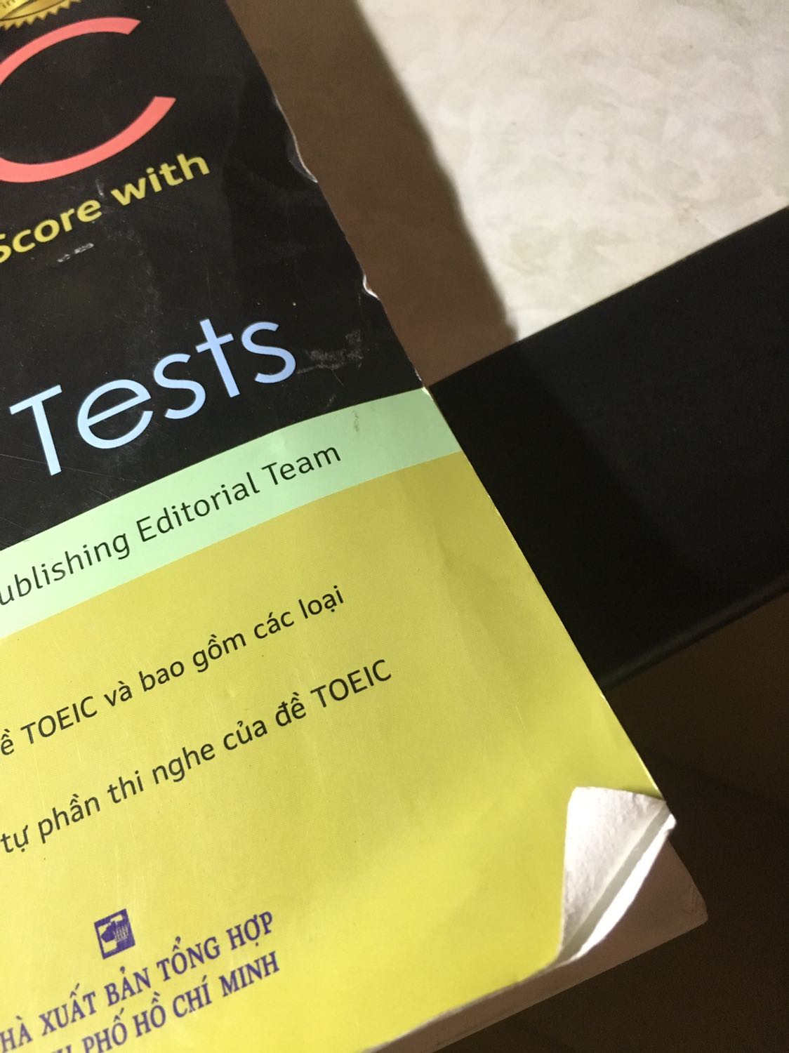 Sách tuy có giảm giá thật nhưng cũng không phải là rẻ mà bóc hộp ra không khác gì sách cũ. Bìa thì bẩn, mép sách thì quăn lên quăn xuống. Vì quá tin tưởng vào Tiki do những lần đặt hàng trước sách đều ổn nên lần này mình không kiểm tra mà nhận hàng, trả tiền luôn. Thật sự đáng thất vọng. Phiền Tiki liên hệ với mình để giúp mình đổi lại sách. Mình cảm ơn.
