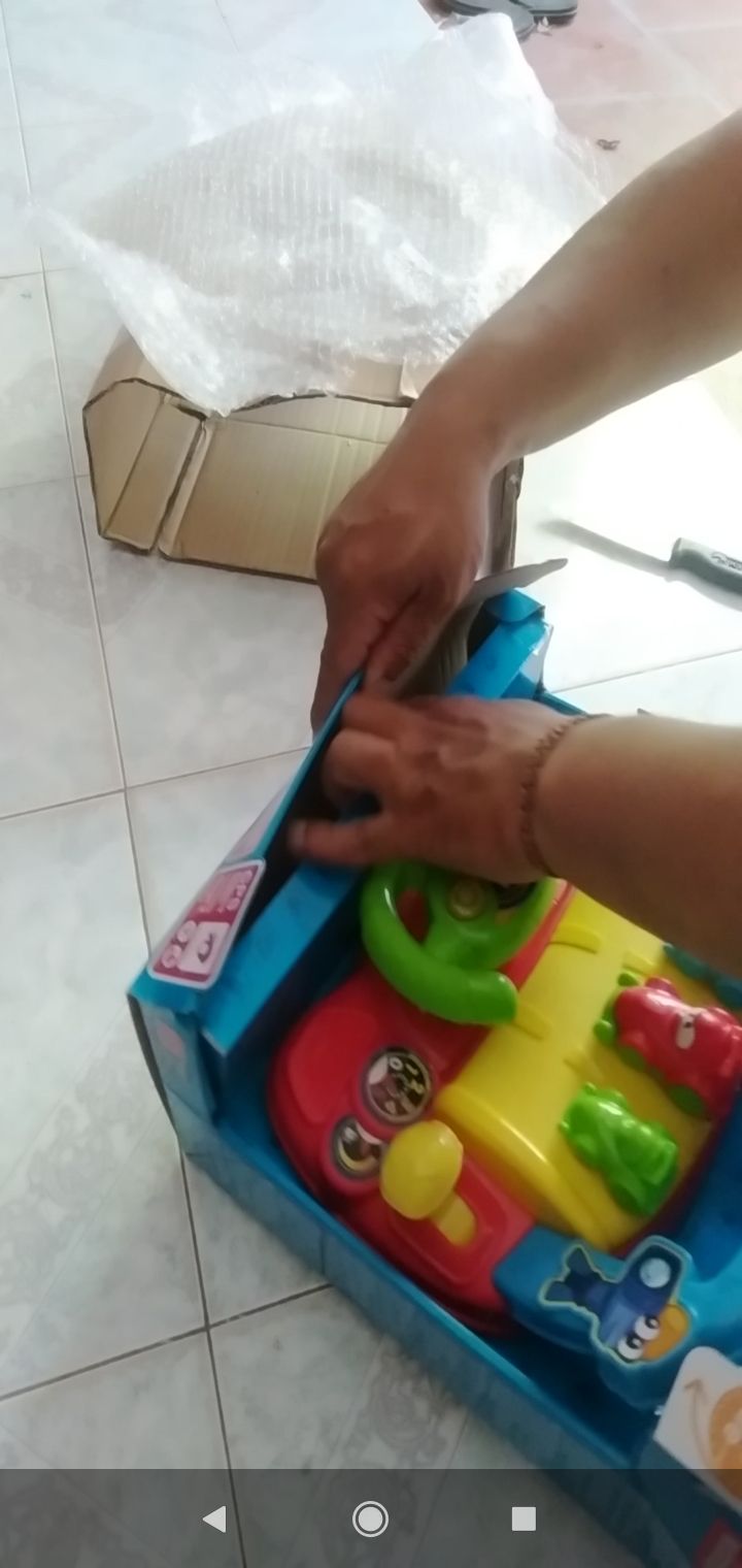 sản phẩm được đóng gói cẩn thận, nhìn chắc chắn, kích thước to hợp với cả trẻ nhỏ, có sẵn pin bên trong.