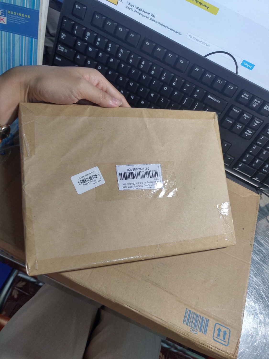 Sách được đóng gói tận 2 lớp (dù có hơi gãy xíu nhưng cũng rất hài lòng)
Nội dung cơ bản, phù hợp với người mới bắt đầu như mình
Giao hàng sớm hơn dự kiến. Mặc dù đang tâm điểm mùa dịch.
Cám ơn Tiki