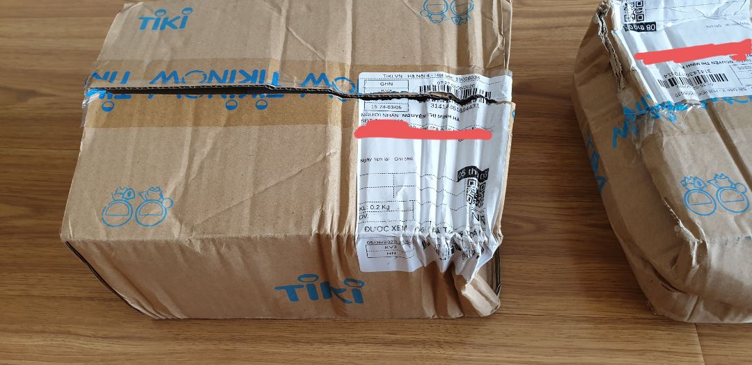 Sản phẩm được đóng gõi kỹ càng, cẩn thận. Sau 2 ngày dùng lõi từ màu trắng đã hơi có màu vàng chứng tỏ lọc có tác dụng. 
Tiki cần nhắc nhở bên bộ phận ship hàng. Hàng hóa bên trong dù đã được bọc lót kĩ nhưng cũng k nên quăng quật nhồi nhét khiến cho vỏ hộp bên ngoài bị móp méo. Ngày xưa không hề bị tình trạng như thế này, nhưng tầm khoảng 1 năm nay gói hàng của tiki đưa đến người mua hàng lần nào cũng bị móp méo. Sản phẩm được đóng gõi kỹ càng, cẩn thận. Sau 2 ngày dùng lõi từ màu trắng đã hơi có màu vàng chứng tỏ lọc có tác dụng. 
Tiki cần nhắc nhở bên bộ phận ship hàng. Hàng hóa bên trong dù đã được bọc lót kĩ nhưng cũng k nên quăng quật nhồi nhét khiến cho vỏ hộp bên ngoài bị móp méo. Ngày xưa không hề bị tình trạng như thế này, nhưng tầm khoảng 1 năm nay gói hàng của tiki đưa đến người mua hàng lần nào cũng bị móp méo.