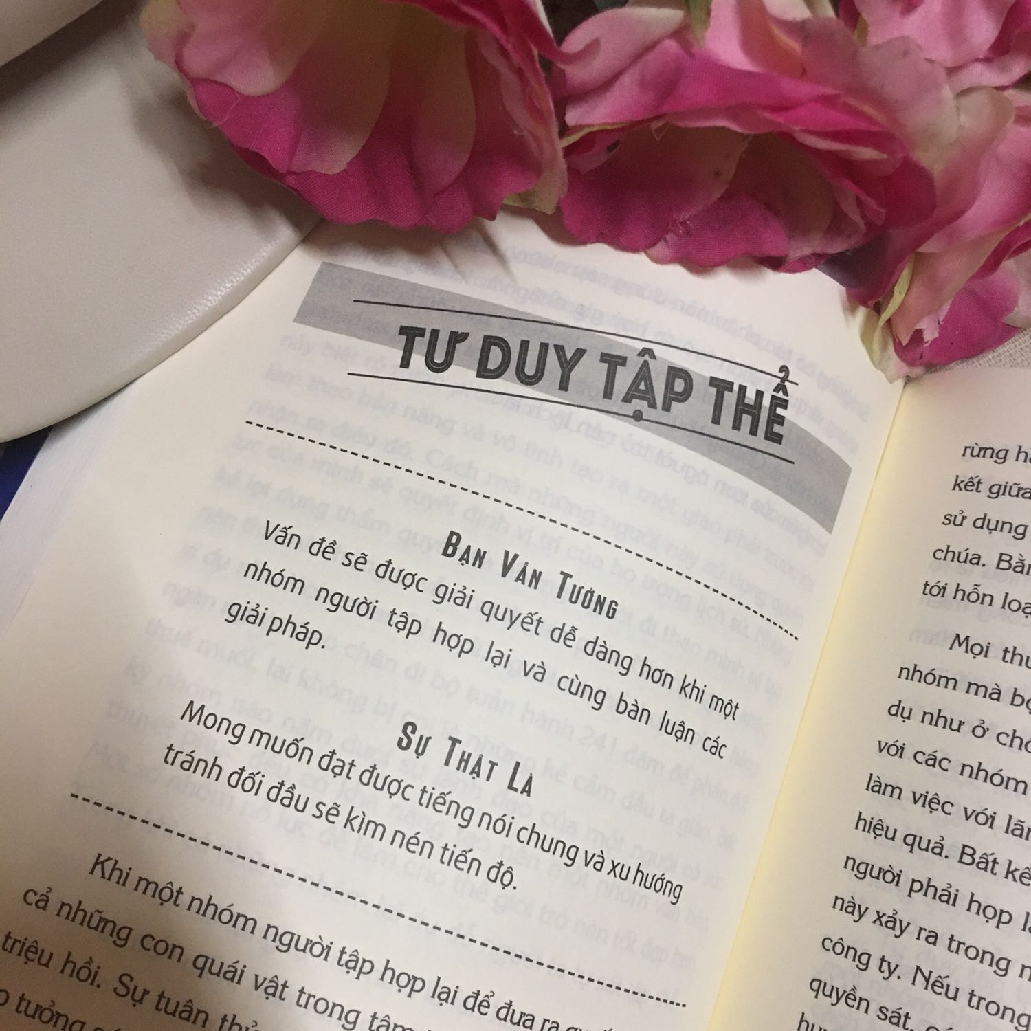 Mình đọc cuốn này một lần rồi mà chuyển nhà ko biết thất lạc đâu, nay mua lại, để lại chút review cho mọi người nhé!
- Nội dung hay, cực mới, giúp mình thay đổi được những định kiến, suy nghĩ cũ, lệch lạc
- Bố cục rất thông minh, dễ theo dõi 
- Tuy hơi dày và nhiều chữ nhưng đọc rất cuốn
- Bìa đẹp khỏi bàn, tên sách còn được in nổi
Nói chung dù mua và đọc lần 2 rồi nhưng vẫn chấm sách 4/5 nhé ❤️❤️❤️ Mình đọc cuốn này một lần rồi mà chuyển nhà ko biết thất lạc đâu, nay mua lại, để lại chút review cho mọi người nhé!
- Nội dung hay, cực mới, giúp mình thay đổi được những định kiến, suy nghĩ cũ, lệch lạc
- Bố cục rất thông minh, dễ theo dõi 
- Tuy hơi dày và nhiều chữ nhưng đọc rất cuốn
- Bìa đẹp khỏi bàn, tên sách còn được in nổi
Nói chung dù mua và đọc lần 2 rồi nhưng vẫn chấm sách 4/5 nhé ❤️❤️❤️