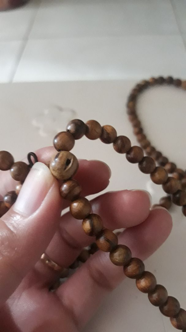 hạt bể như hình có đổi đc k, mới nhận hàng thấy mặt thì méo k tròn, mặt thì bể lủng 1 lỗ