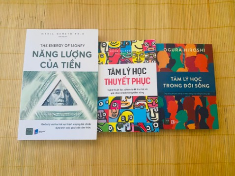 Giao hàng nhanh. Đóng gói cẩn thận. Mua sales 40%. Sách khá hay. Nói về thu hút tiền bạc dựa trên luật hấp dẫn.