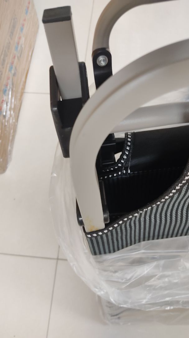 giao hàng rất nhanh nhưng mua 2 sản phẩm đều bị hiện tượng gỉ ố vàng ở khung, không biết có cho đổi trả không