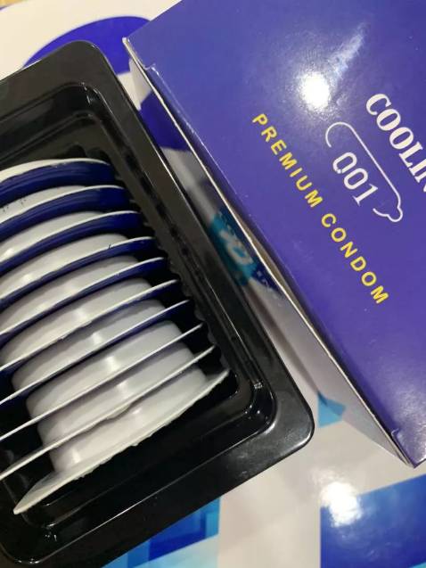 ultr, mỏng lắm và mát lạnh, ngon. ny mình tốn k biết bao nhiêu tiền mua bcs, xong k ưng nổi vì khô, to, dão lại dày. loại này mỏng ôm trời ơi dùng như k dùng thật ý. xong mình mua 2 hộp này với 1 hộp 10c nữa mà chưa đến 90k!!