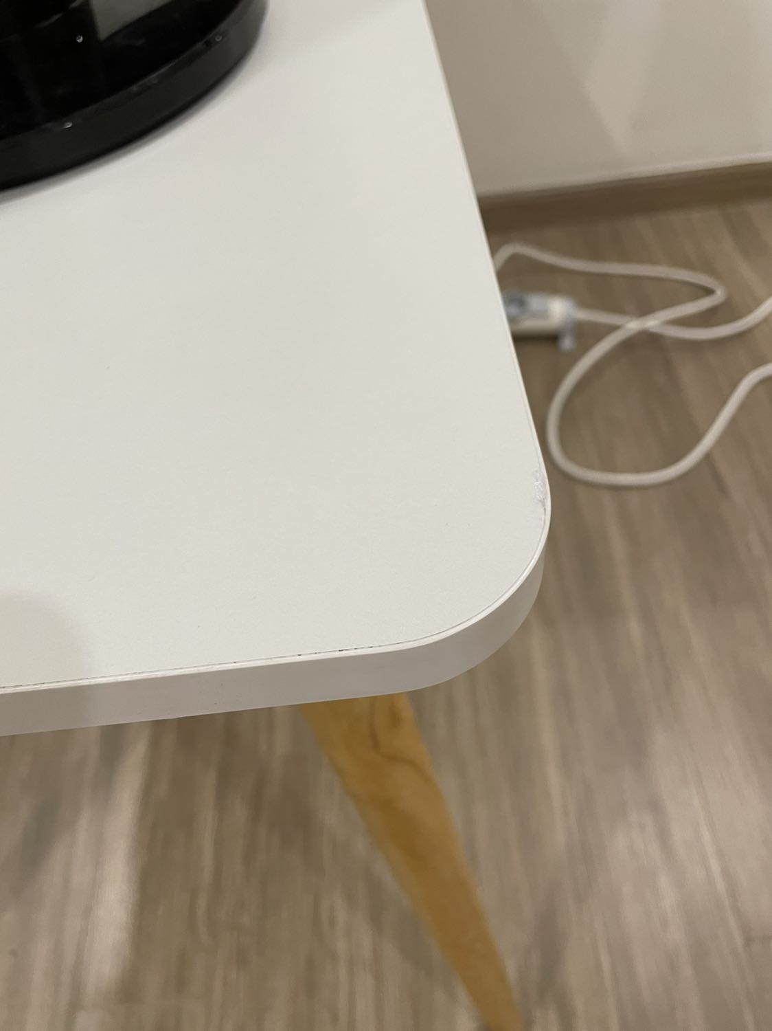 Mình đặt hai bàn gửi đến có một bàn trả giá bằng hai:( so sad