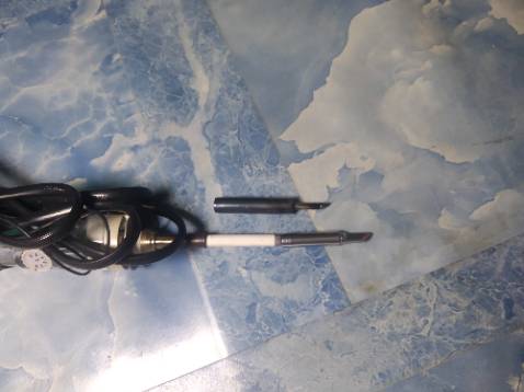 Đưa không đúng loại mũi hàn, lên cái hình ghi rõ kích thước là 37mm, mũi 19mm, mà rốt cuộc đo lại ngắn ngủn có 25mm, mũi 15mm, hoàn toàn gắn không vừa mỏ hàn 907. Chưa kể nhắn tin cho shop mà làm lơ, giả bộ không thấy, không trả lời.