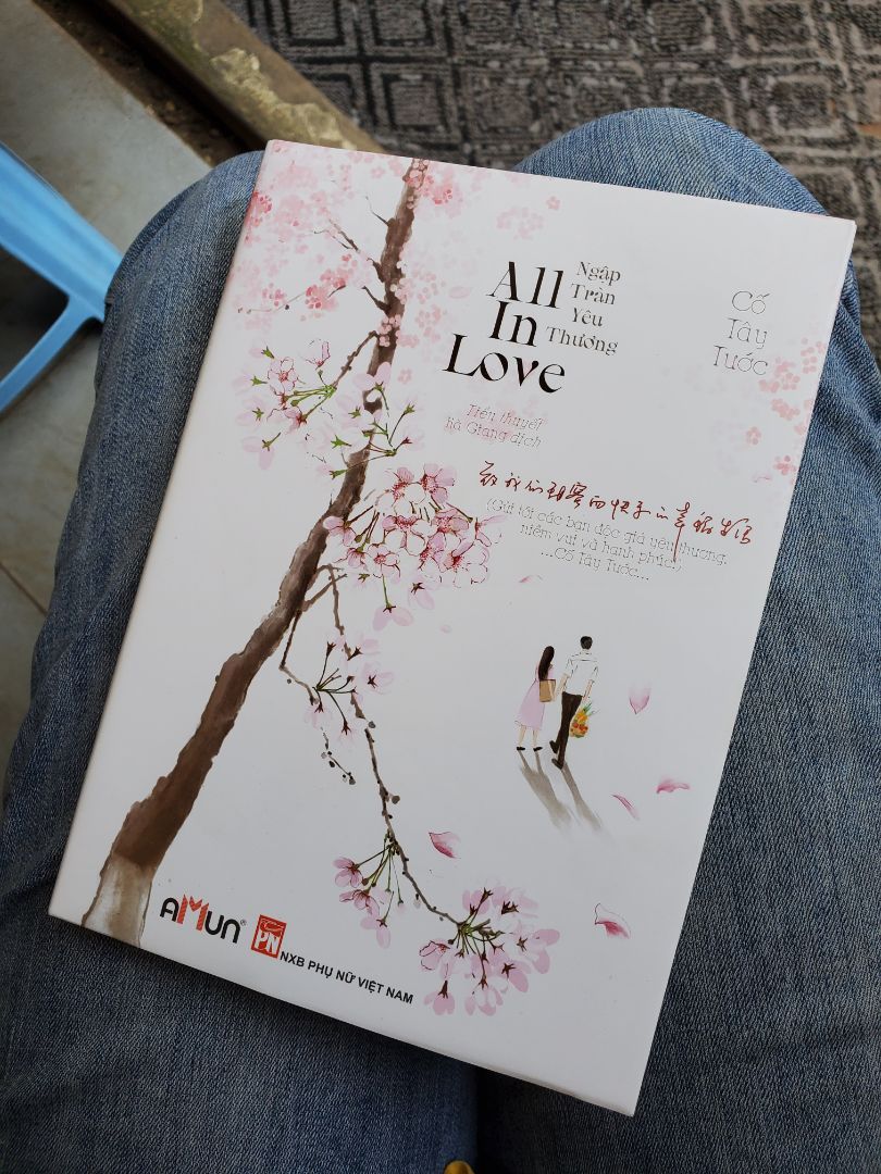 mọi người mua chú ý nhé, cái có bìa rời ngoài, hình trong ảnh sp tiki đăng là bìa trong, không lại giống mình mua tưởng bản cũ 2019, hóa ra là có bìa bọc ngoài :v hàng đẹp nguyên seal chất lượng mong tiki khắc phục và thêm hình ảnh bìa ngoài để cho khách hàng đỡ hiểu lầm nhé.