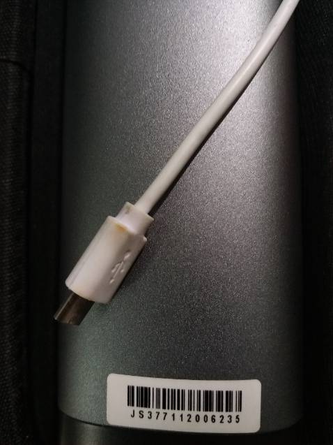 Yêu cầu tiki đổi sản phẩm khác vì tôi cho rằng đây là sản phẩm củ vì lý do sau: seal hộp đã bị rọc, đầu kẹp bị oxy hóa chuyển sang màu xanh ( có thể họ đã sd kích bình cho oto và bị dính axit của bình nên mới chuyển sang màu xanh ở phần răng kẹp) + dây cáp usb củ và dơ. Yêu cầu tiki gửi sản phẩm mới nguyên hộp, nguyên seal và chính hãng.