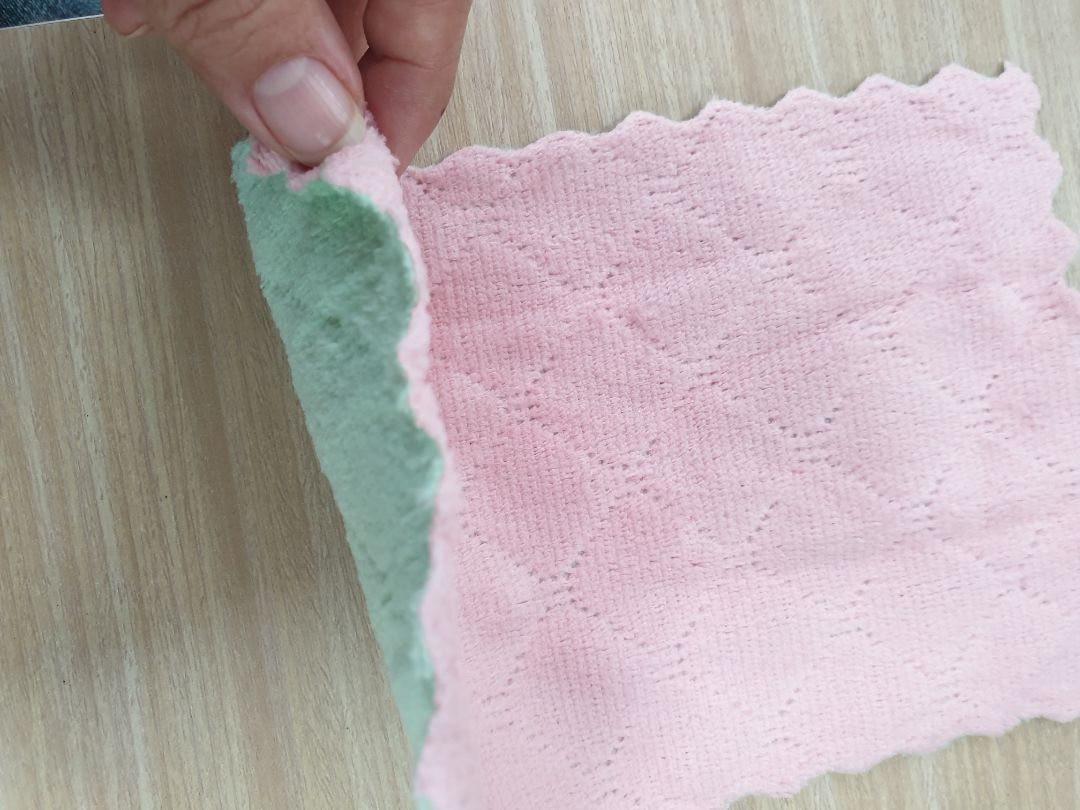 khăn ok. nhỏ xíu nên chỉ để lau bàn hay vệ sinh nhẹ nhàng thôi.