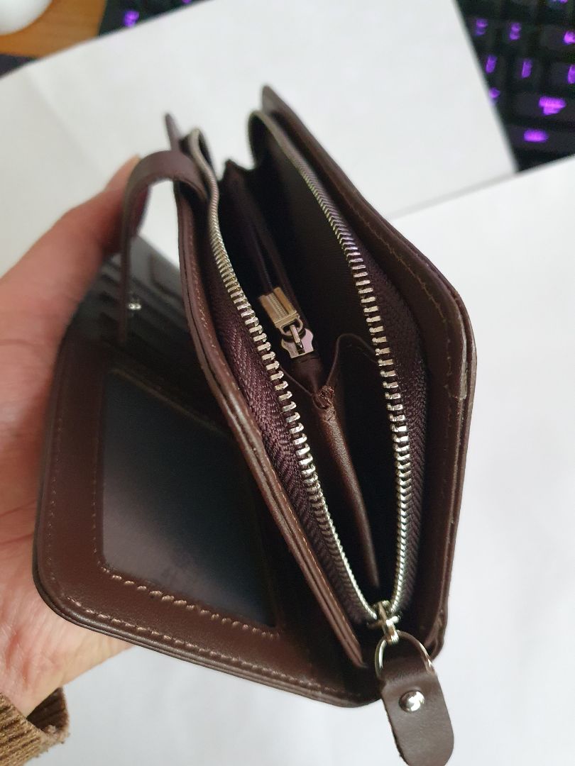 Nói chung là ưng anh em ah
Lưu ý là sản phẩm cầm trên tay có da không "mượt" bằng ảnh chụp ... nhưng mình nghĩ là ok