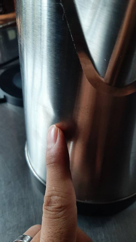 Sản phẩm mỏng, móp bên ngoài, trong lòng ấm có vết teng như từng nấu qua. Nắp hở, đậy không khớp với thân ấm. Đã trả hàng.
Cảm ơn Tiki rất nhiều đã giải quyết vấn đề của mình.