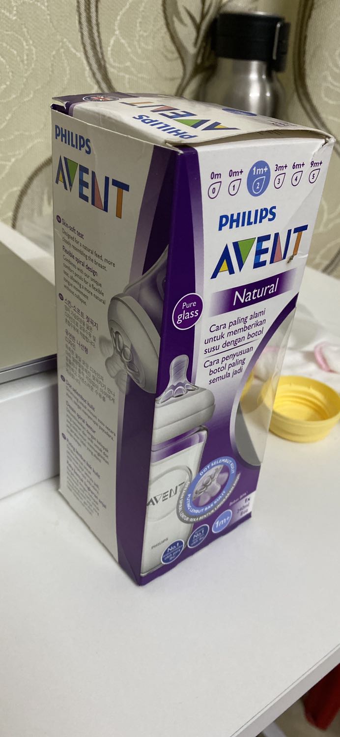 Nắp ti bị lung lay, k đc khít. Chưa dùng đến nên k biết sữa có bị theo đó mà rơi ra ngoài k nữa. Đang dịch mà Shop giao hàng nhanh.