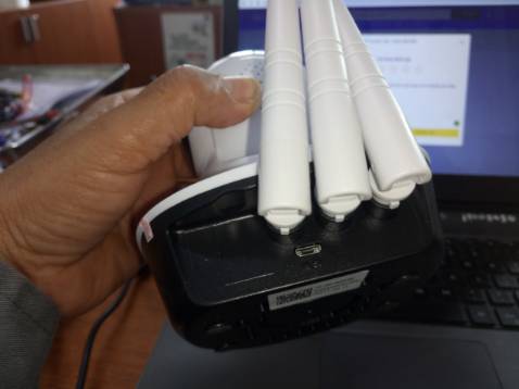 Nhà bán sản phẩm không giống như mô tả..hình chụp camera bán không như hàng camera giao nhận..