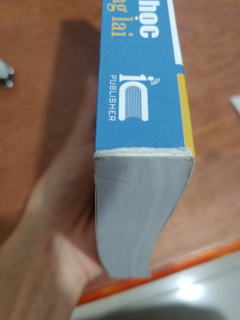 gáy sách bị gãy, hơi bẩn nữa•