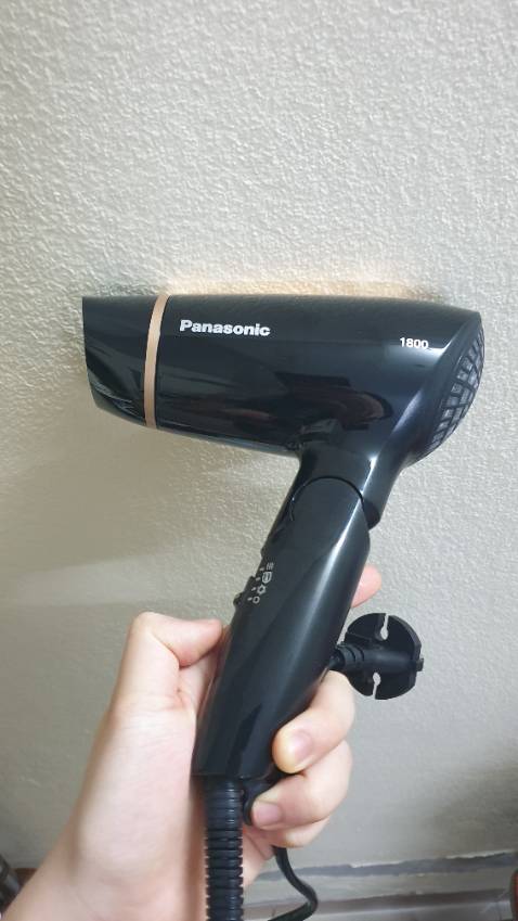 Gói hàng cẩn thận.
Sản phẩm dùng rất thích, có 3 mức độ mình cần là sấy mát và 2 mức sấy nóng. Thiết kế đơn giản nhưng vẫn sang trọng. 
Cảm ơn Panasonic và tiki.