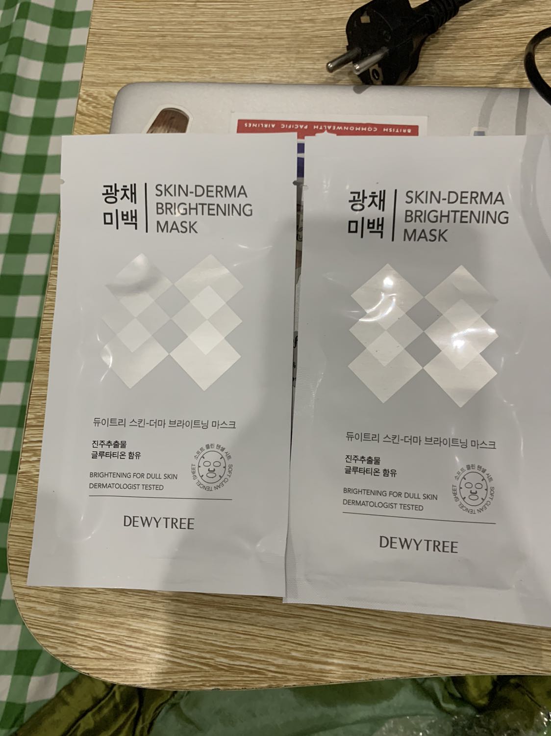 Mua về dùng thử mà mask đắp mát dã man. Shop đóng gói cẩn thận giao hàng nhanh lắm ạ. Sẽ ủng hộ shop dài dài 🥰