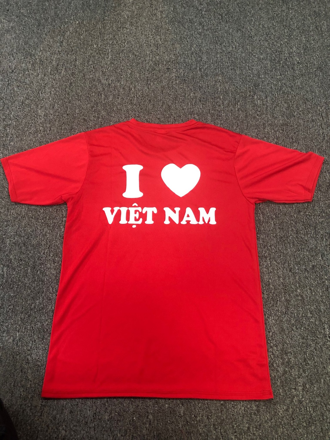 Áo đẹp, của hãng CP sport, thương hiệu nổi tiếng, chất vài tốt khỏi chê. Giá quá rẻ so với 1 cái áo chất lượng như vậy, còn được tặng kèm thêm băng đô nữa.