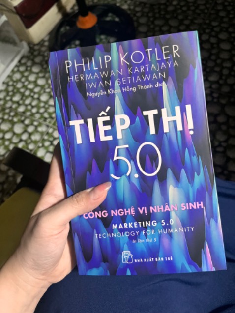 💯 cho TiKi
Mua sách ở TiKi là hoàn toàn xứng đáng, giá rẻ mà còn đặt hàng lúc 1h30 mà 3h30 giao tại nhà rồi - nhanh (giao trong 2H)
Đóng gói kỹ, có túi chống sốc và sách nguyên seal đàng hoàng 🫶
Nội dung của sách thì được mọi người khen nhiều, nên không có gì bàn cãi cho các dân Maketers 🙌 Trang giấy sách loại bóng trơn, trông rất đẹp như tạp chí 🫶