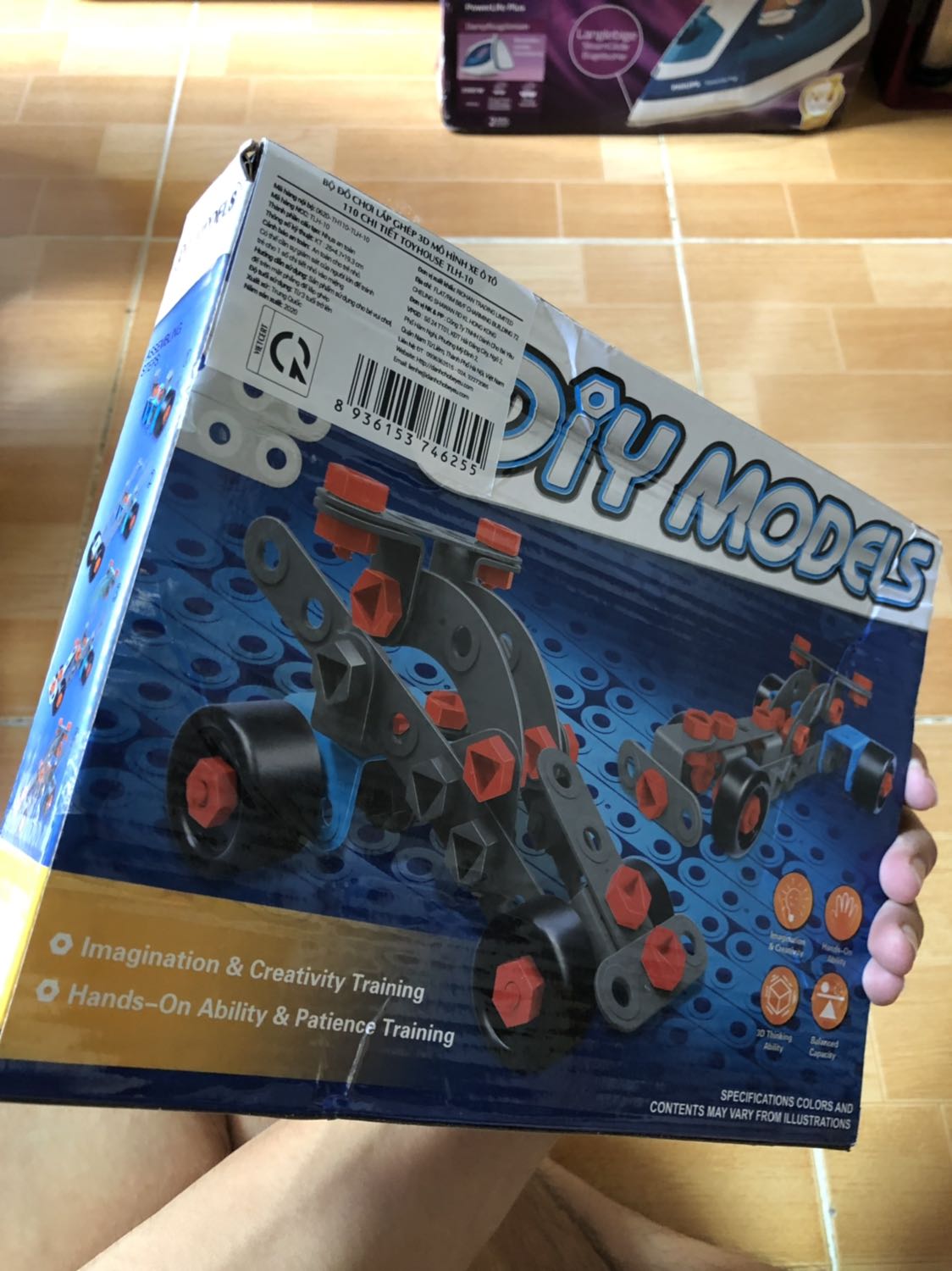 Hàng giao đúng hẹn, hộp hơi móp chút
Nhưng sản phẩm bị lỗi, ko có bù *** ko lắp ráp đc