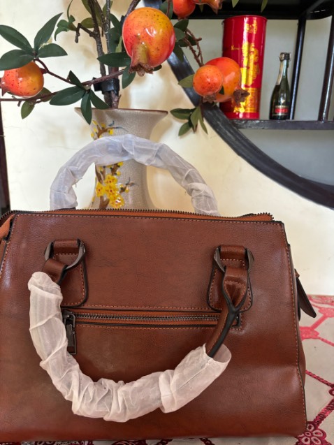 Túi cầm chắc tay,giao đúng hình mẫu.