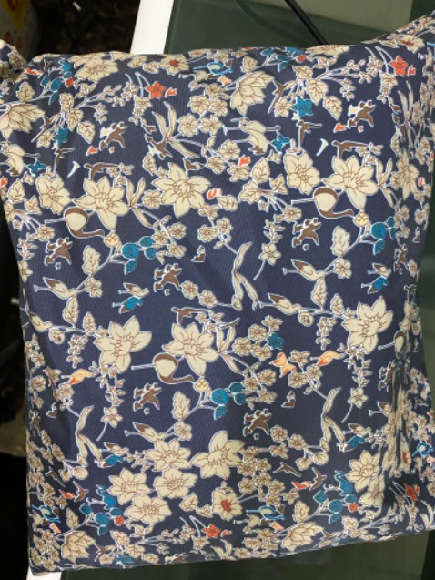 Đặt màu đỏ shop lại giao mày xanh hic  nhưng cũng ok