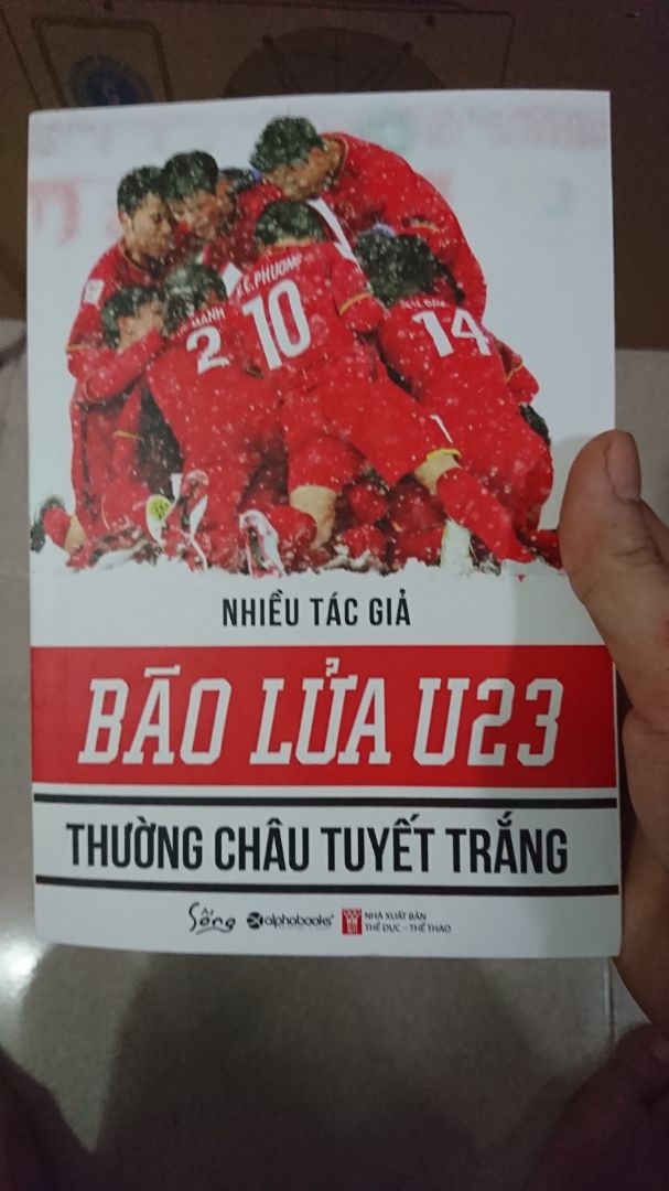 Mới nhận sách lúc chiều như đã hẹn trong đơn hàng. Mình order trước từ 14/3 nên giá được giảm khá nhiều, chỉ 84k (kể cả ship 12k). Tiki bao gói lúc nào cũng cẩn thận, sách vẫn nguyên vẹn. Tối nay chắc thức nguyên đêm để cày cho nóng.