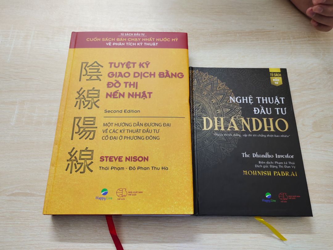 sản phẩm đẹp chất liệu xịn xò quá rẻ so với giá trị quyển sách cảm ơn shop. mỗi tội khi hàng đến nơi hộp đóng gói rách với làm móp cạnh cuốn sách làm mình nhìn quyển sách rất xót xa.