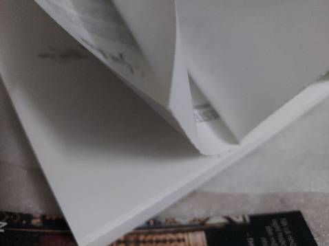 Hơi thất vọng tí vì mấy trang đầu của sách giấy bị dính lại với nhau :(((((( chất giấy thì đẹp , đóng gói ổn .