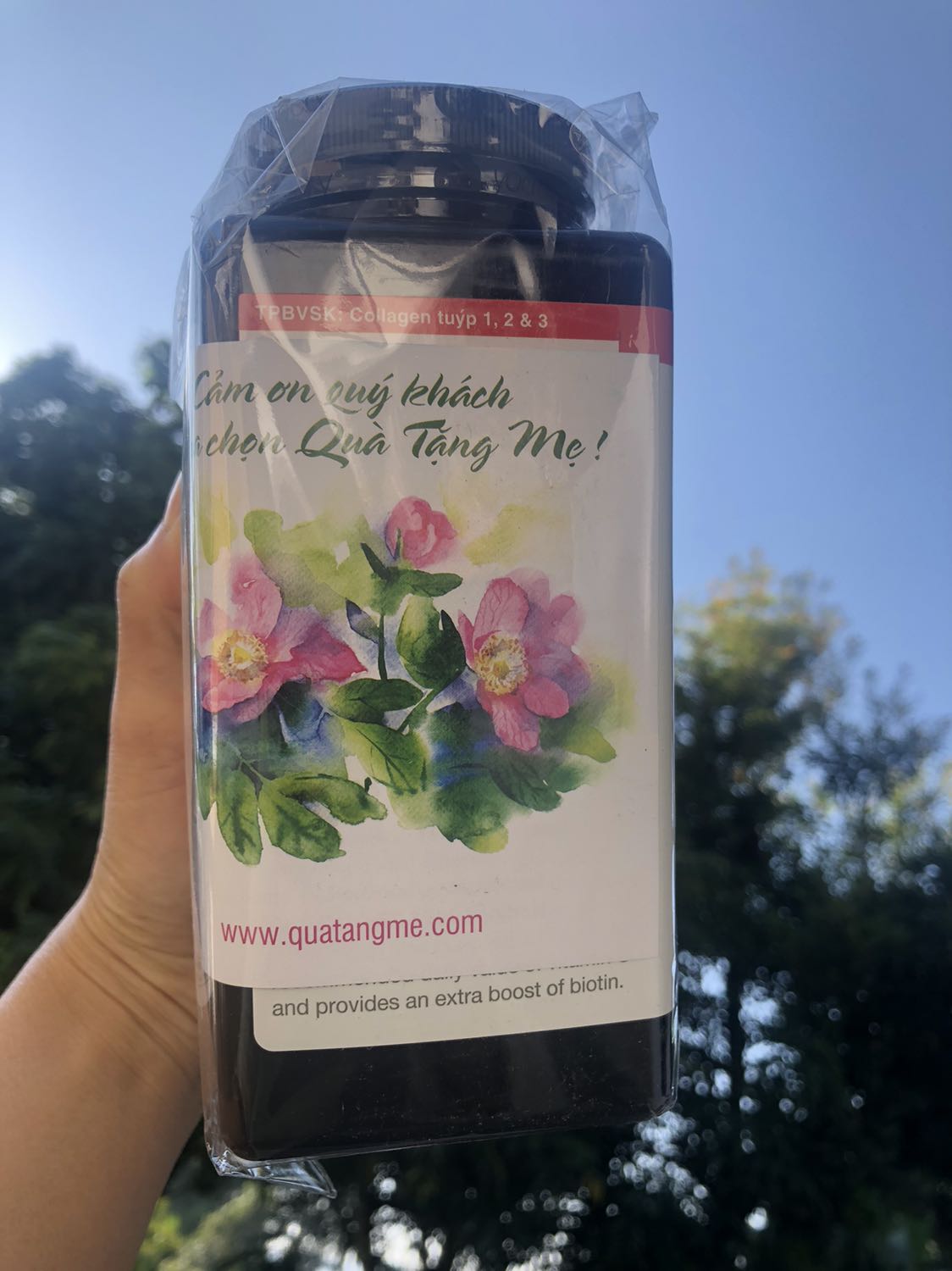 Giao hàng nhanh, shop đóng gói cẩn thận với thiệp cảm ơn chân thành.
Về thuốc viên khá to, hơi mùi, hy vọng uống có kết quả tốt