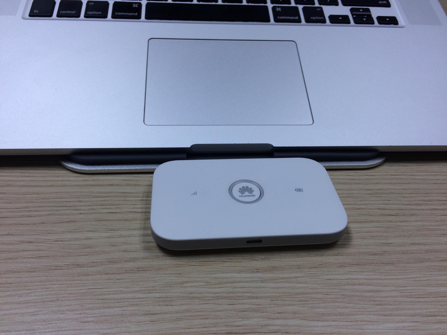 Mình mua hàng của Banbuongiare. Mình dùng TikiNOW, giao hàng khá nhanh. Hàng mới. Dùng ngon. Nhỏ gọn rất tiện khi di chuyển. App sử dụng cài đặt dễ dàng.  Hiện tại thì thấy ổn. Lâu dài thì chưa biết. Cho 5 sao.