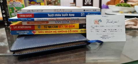 Mua giá dọn kho quá tốt luôn! 
Sách đọc vui vẻ, giái trí rất ổn
Ship nhanh hơn dự kiến 2 ngày. Tuy nhiên mua ship từ SG-HN mà tiki dự tận 6 ngày cũng căng đấy! Cần quản trị tốt hơn.